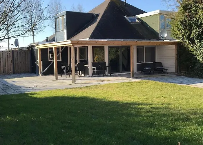 Schoenes Ferienhaus Mit Viel Privatsphaere In Einem Ruhigen Ferienpark